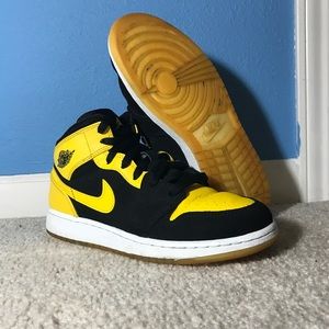 Air Jordan 1 Mid Gs "New Love 2017"